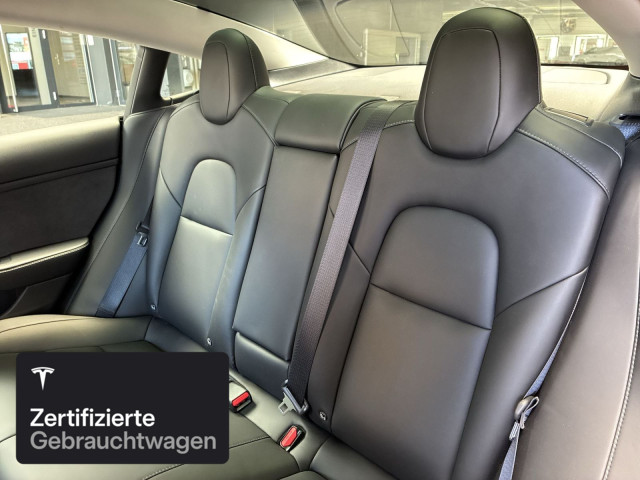 TESLA Model 3 Performance-image-13