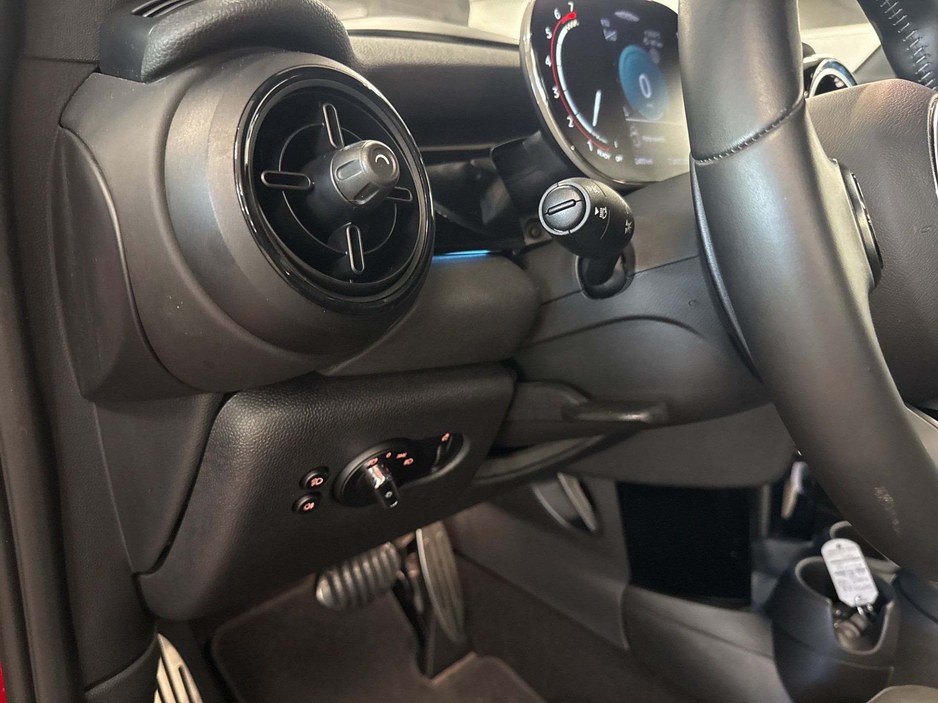 MINI Cooper John Cooper Works Cabriolet Steptronic-image-18