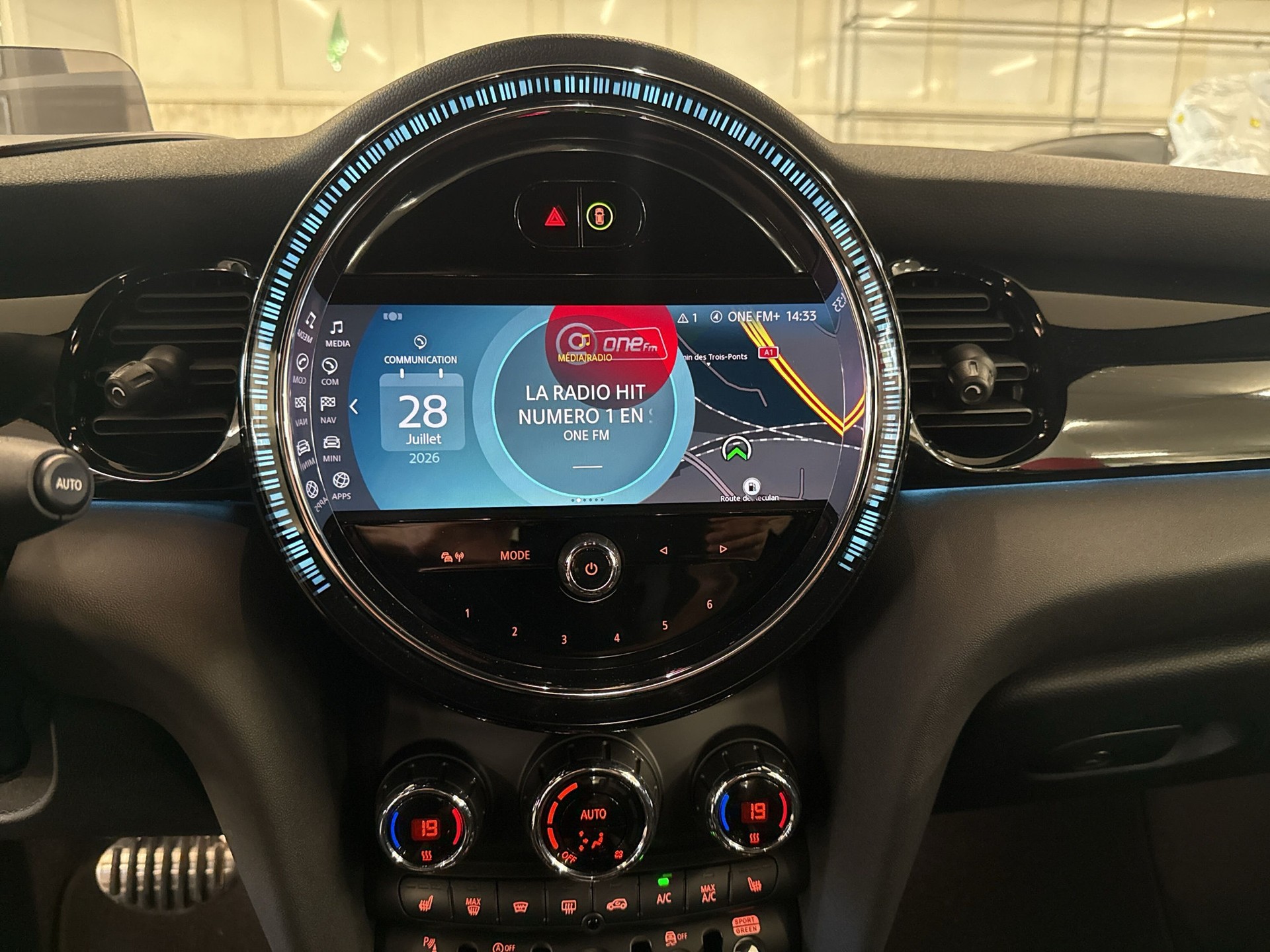 MINI Cooper John Cooper Works Cabriolet Steptronic-image-9