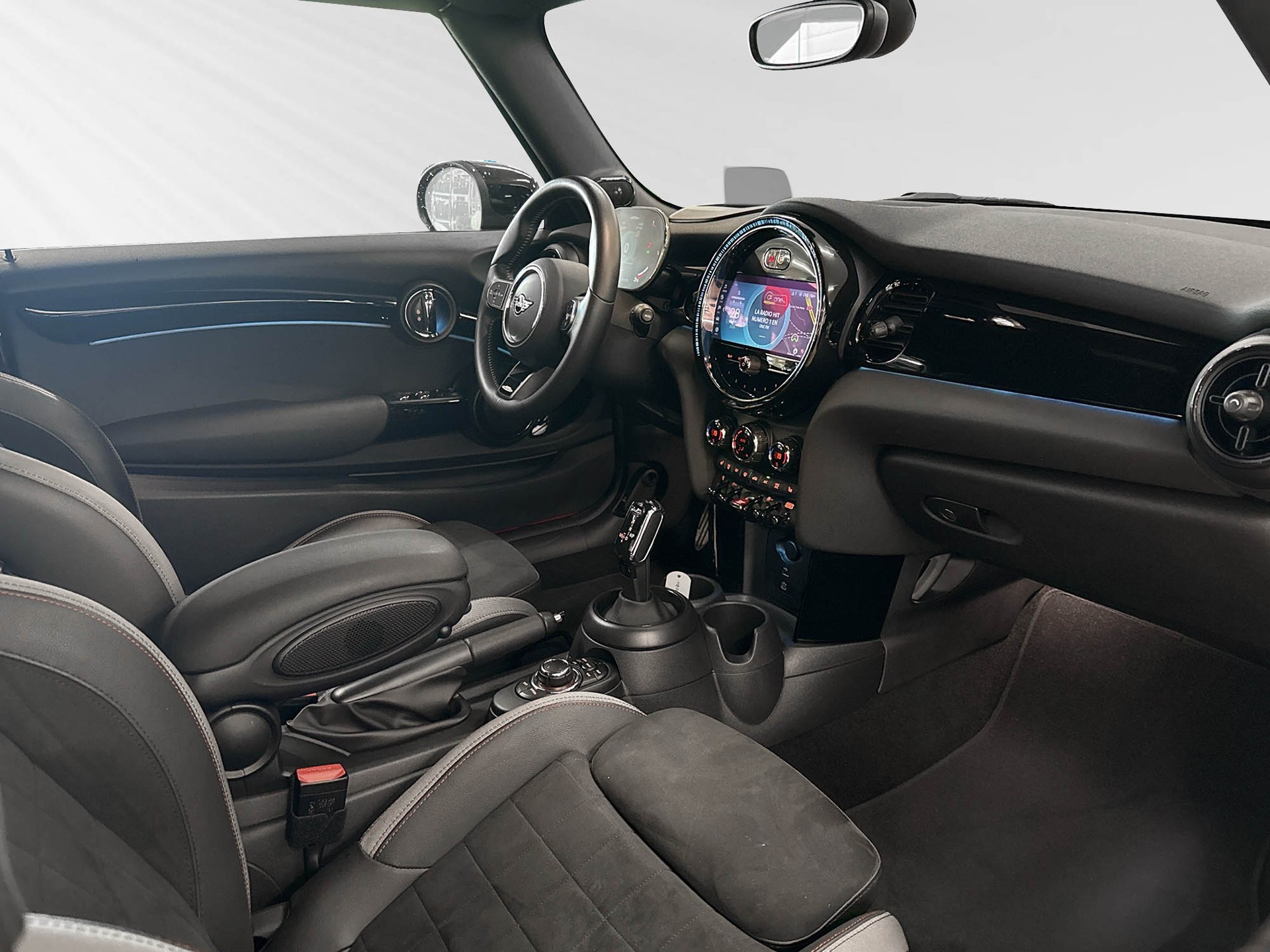 MINI Cooper John Cooper Works Cabriolet Steptronic-image-4