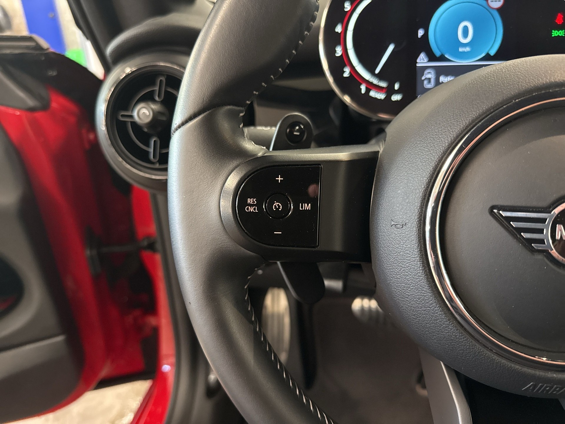 MINI Cooper John Cooper Works Cabriolet Steptronic-image-13