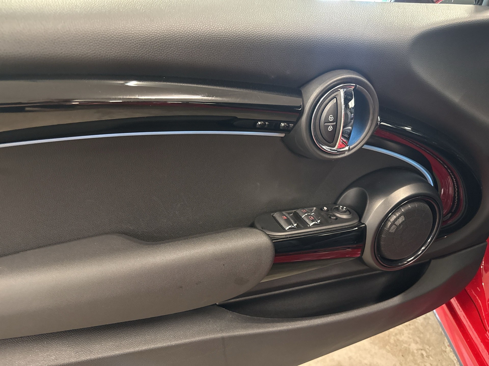 MINI Cooper John Cooper Works Cabriolet Steptronic-image-15