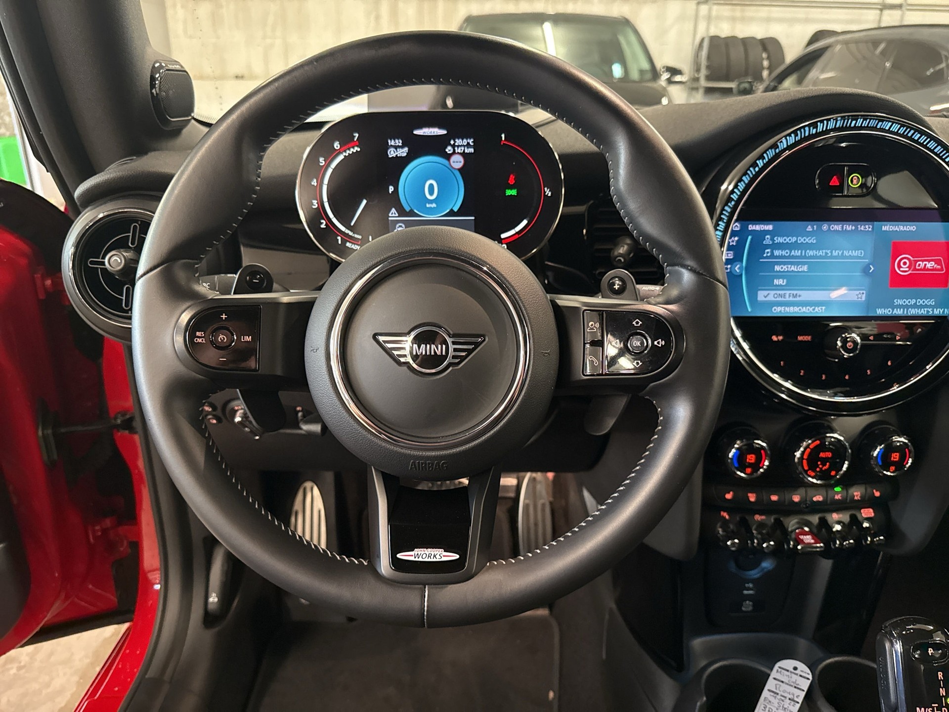 MINI Cooper John Cooper Works Cabriolet Steptronic-image-10