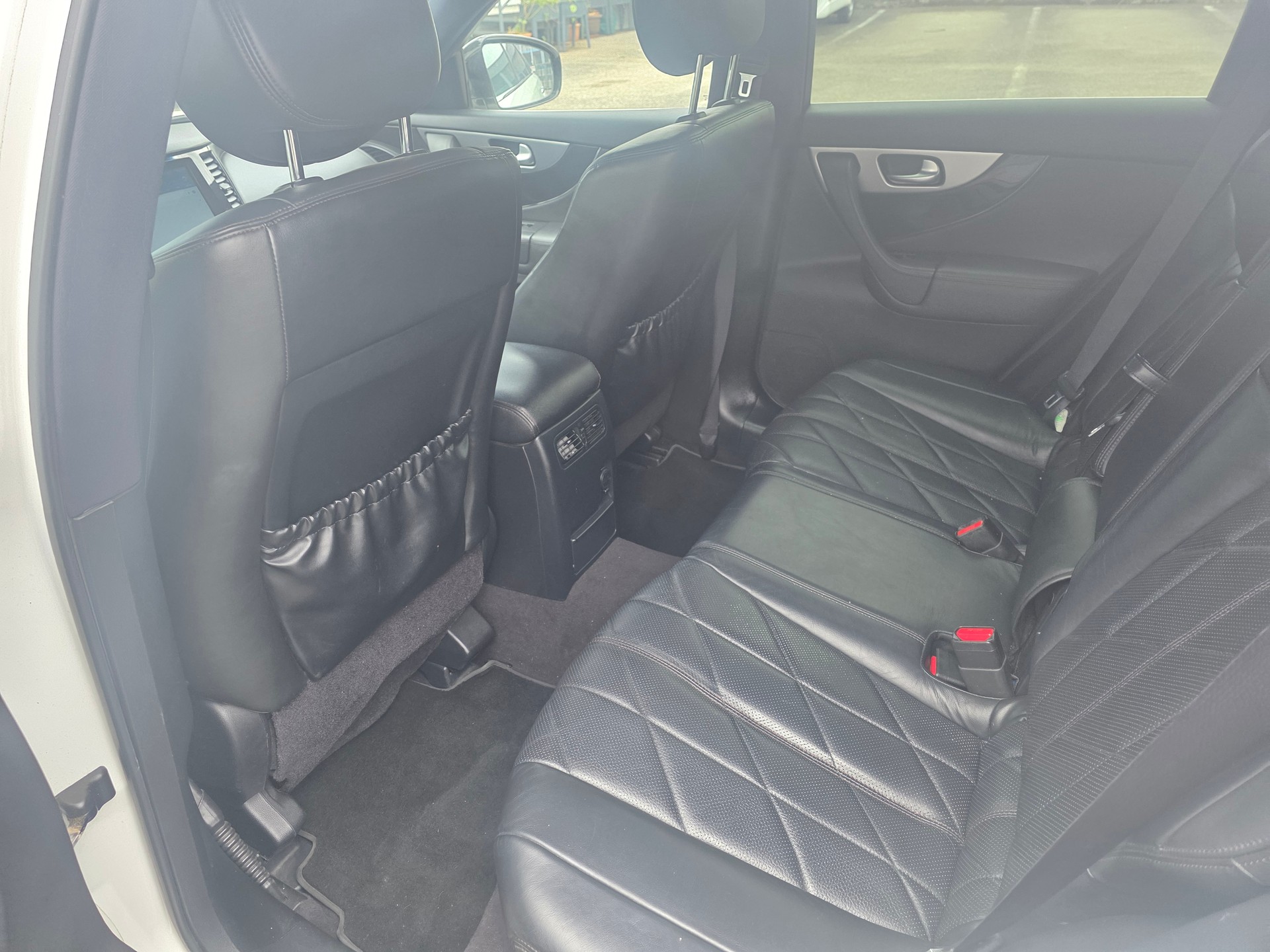 INFINITI FX30d S Premium AWD Automatic-image-8