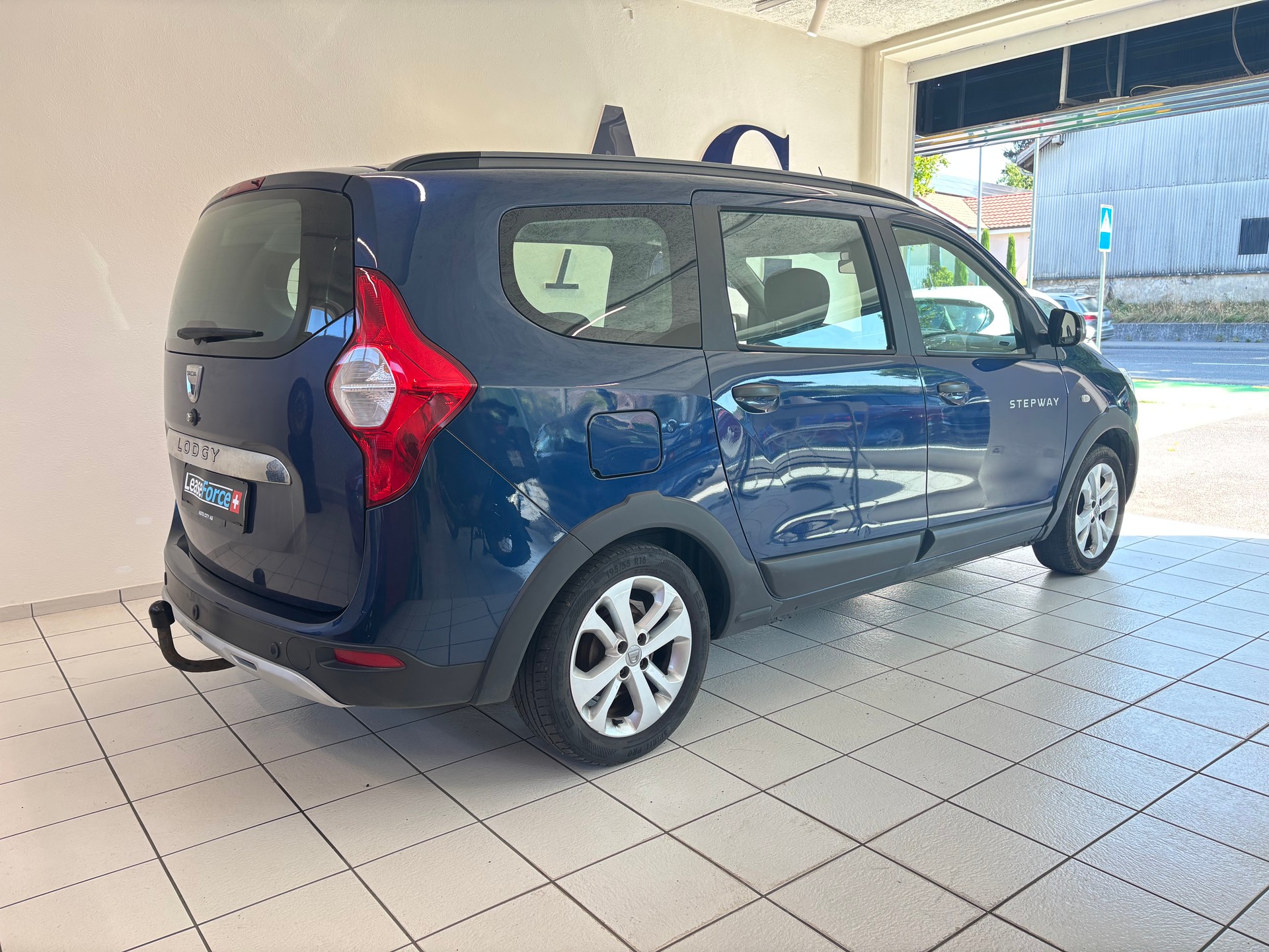 DACIA Lodgy 1.2 Turbo Ambiance 5PL-image-1