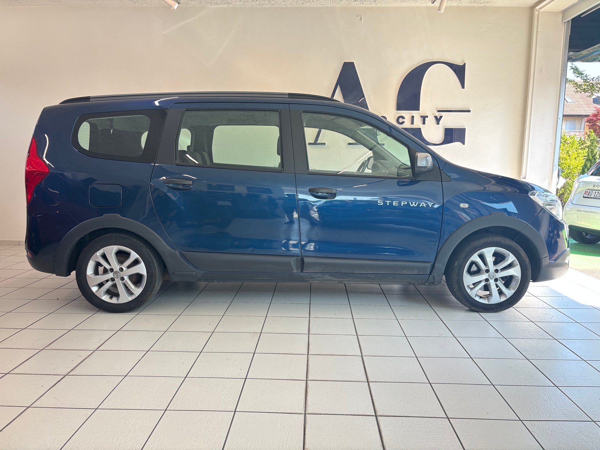 DACIA Lodgy 1.2 Turbo Ambiance 5PL-image-2