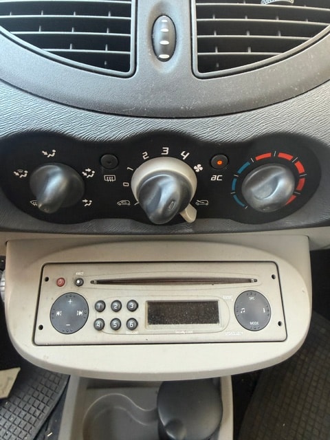 RENAULT Twingo 1.2 Authentique-image-14