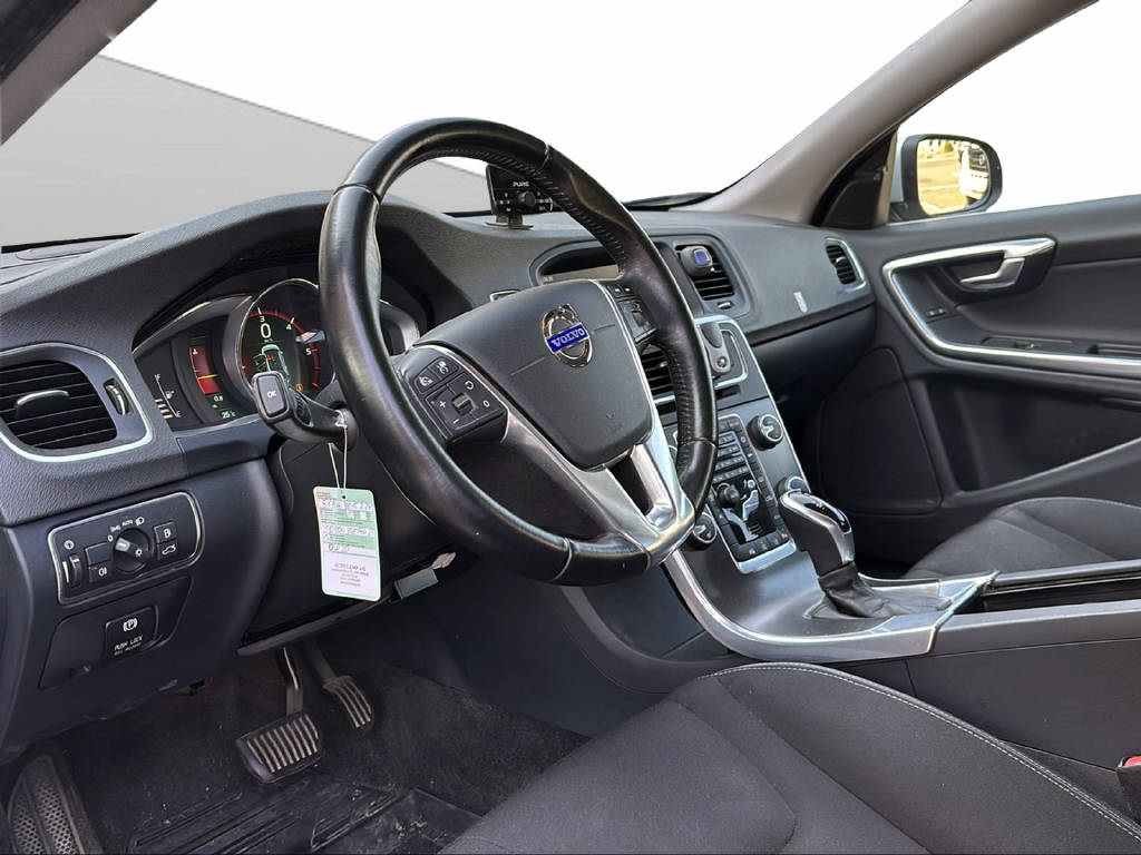 VOLVO V60 2.0 D4 Momentum S/S-image-10