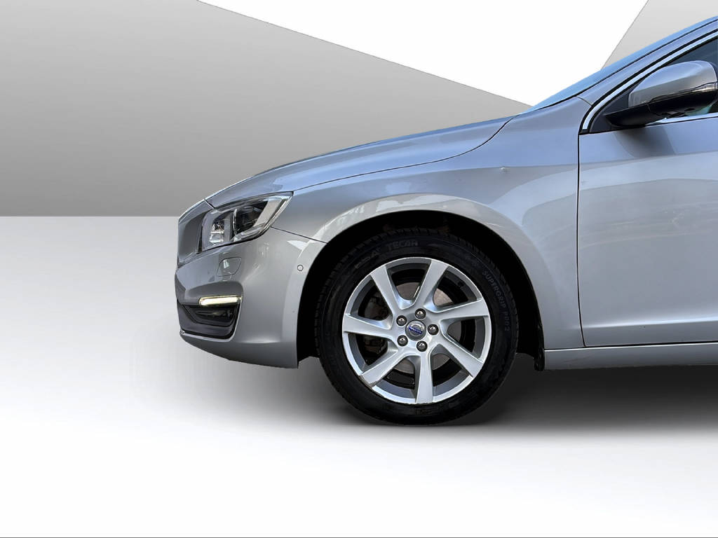 VOLVO V60 2.0 D4 Momentum S/S-image-13