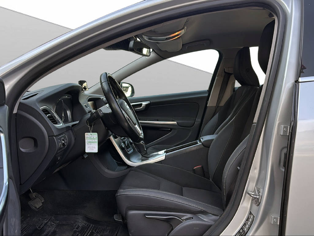 VOLVO V60 2.0 D4 Momentum S/S-image-9