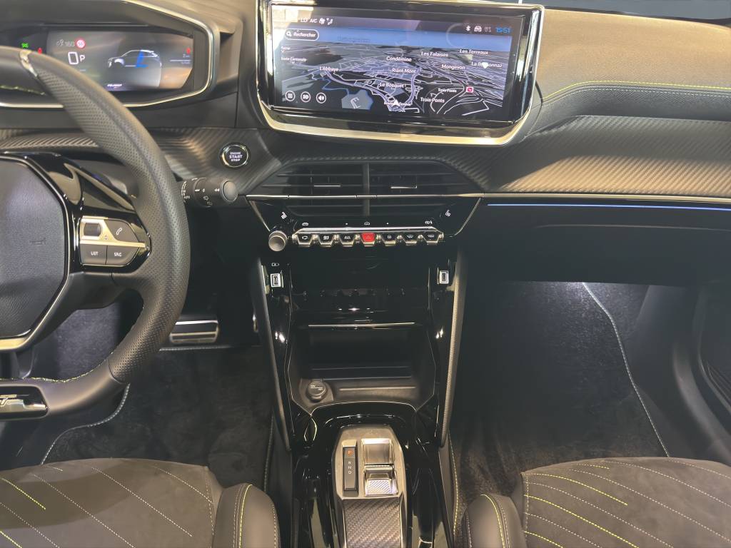 PEUGEOT 208 1.2 MHEV 145 GT-image-6