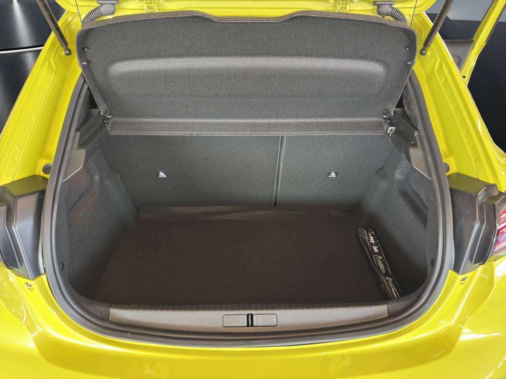 PEUGEOT 208 1.2 MHEV 145 GT-image-11