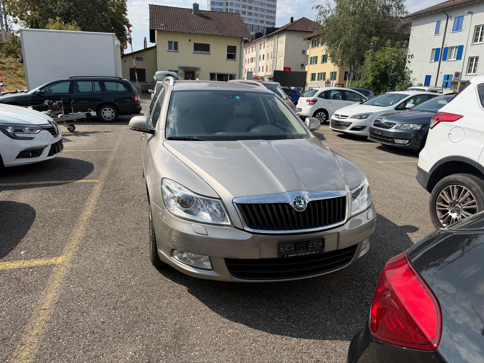 SKODA Octavia Combi 1.6 TDI Clever DSG-image-0