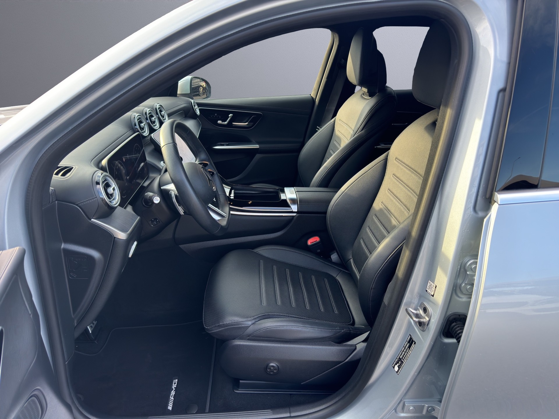 MERCEDES-BENZ GLC 300 4Matic AMG Line 9G-Tronic-image-10