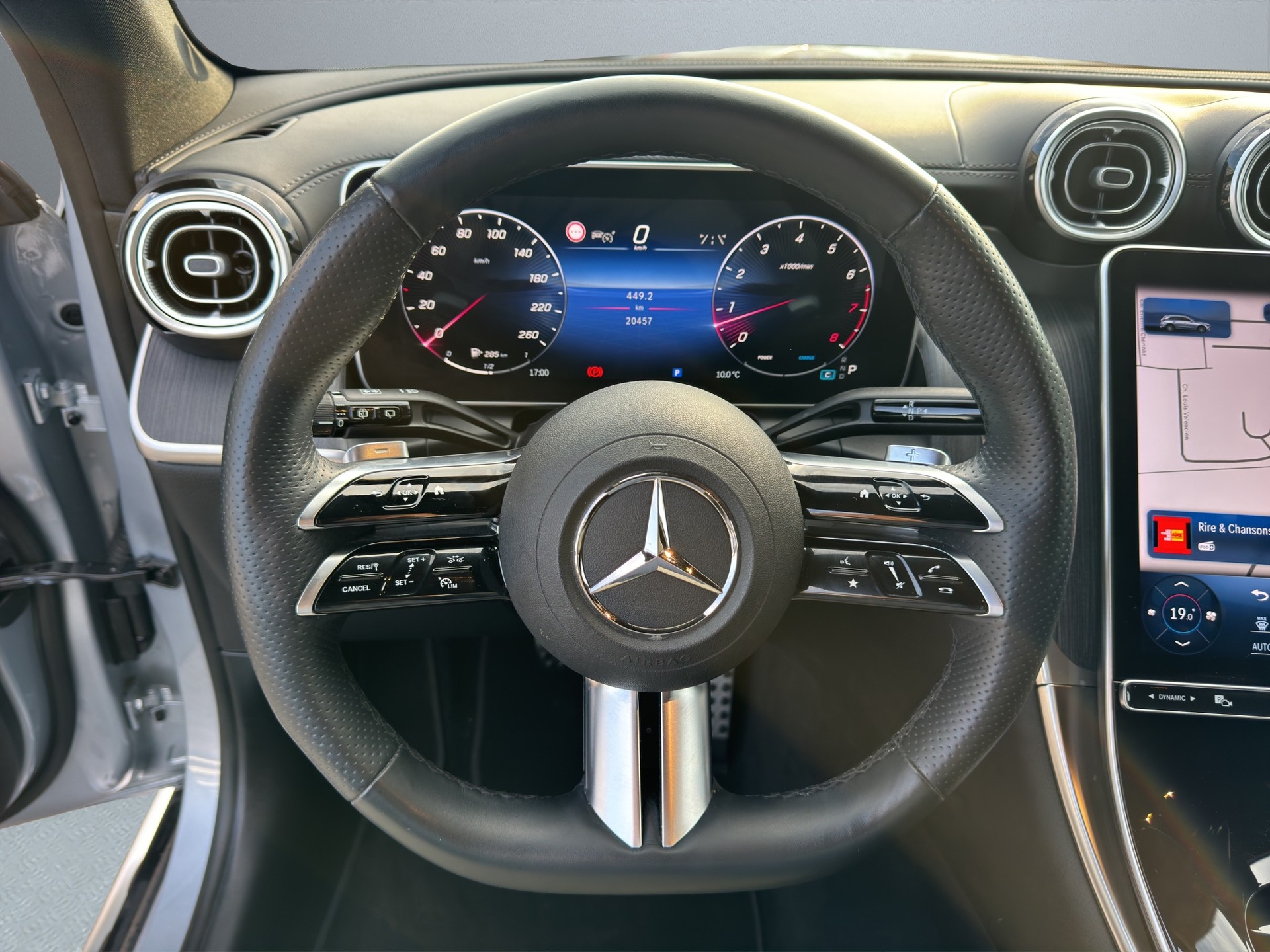 MERCEDES-BENZ GLC 300 4Matic AMG Line 9G-Tronic-image-11