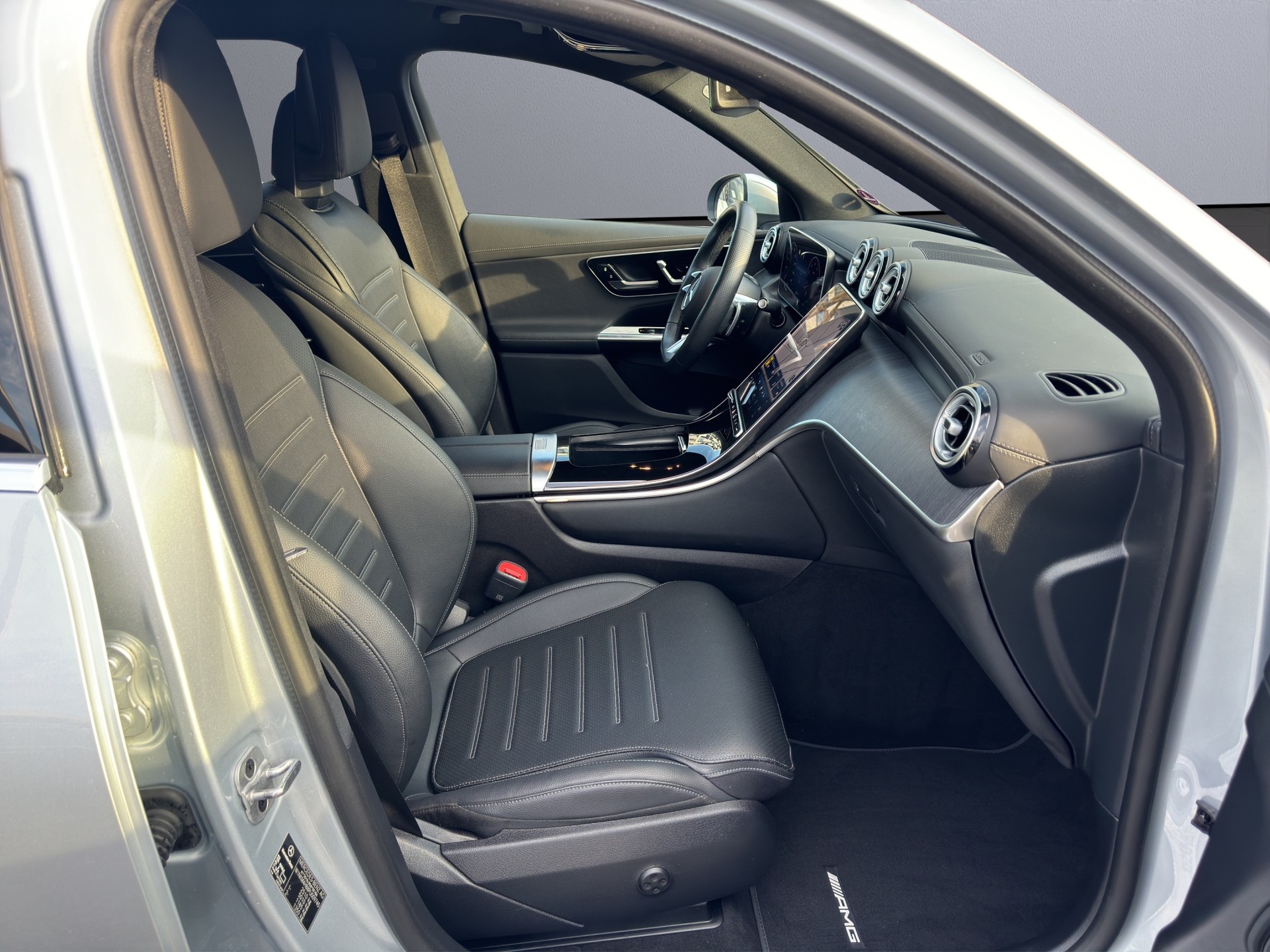 MERCEDES-BENZ GLC 300 4Matic AMG Line 9G-Tronic-image-15