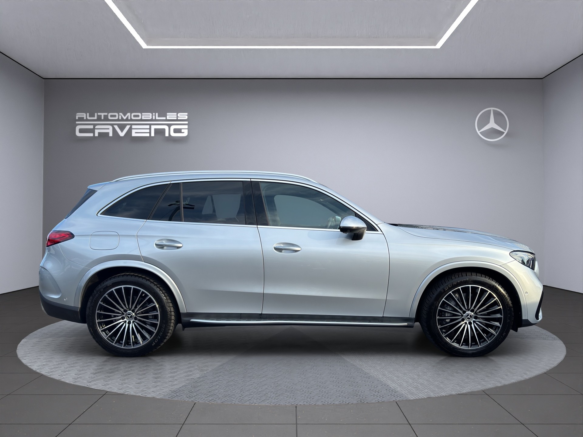 MERCEDES-BENZ GLC 300 4Matic AMG Line 9G-Tronic-image-5
