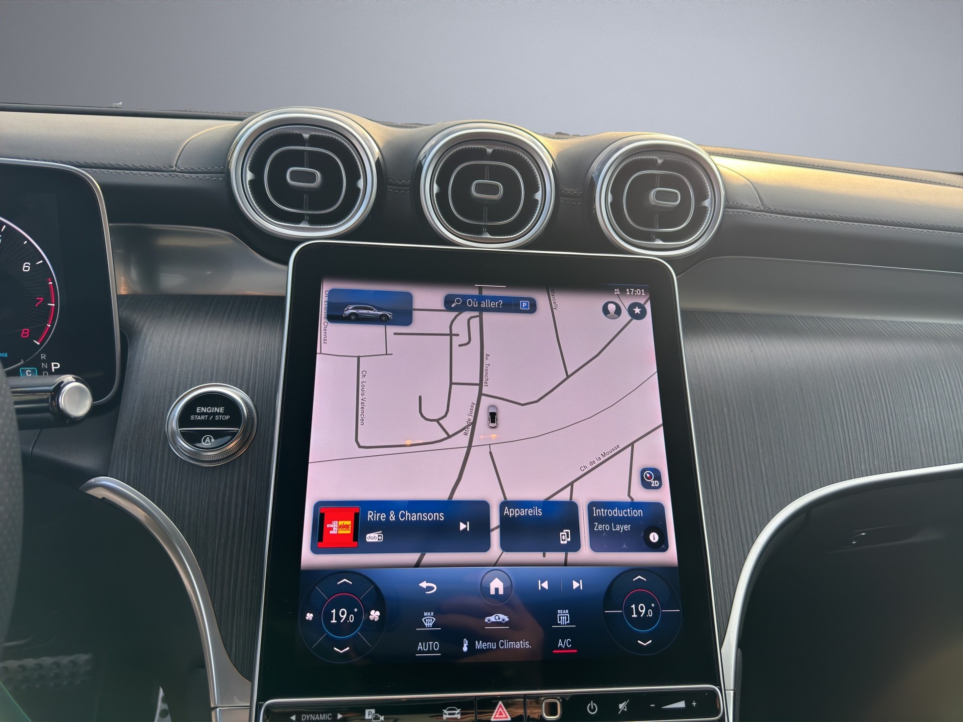 MERCEDES-BENZ GLC 300 4Matic AMG Line 9G-Tronic-image-14