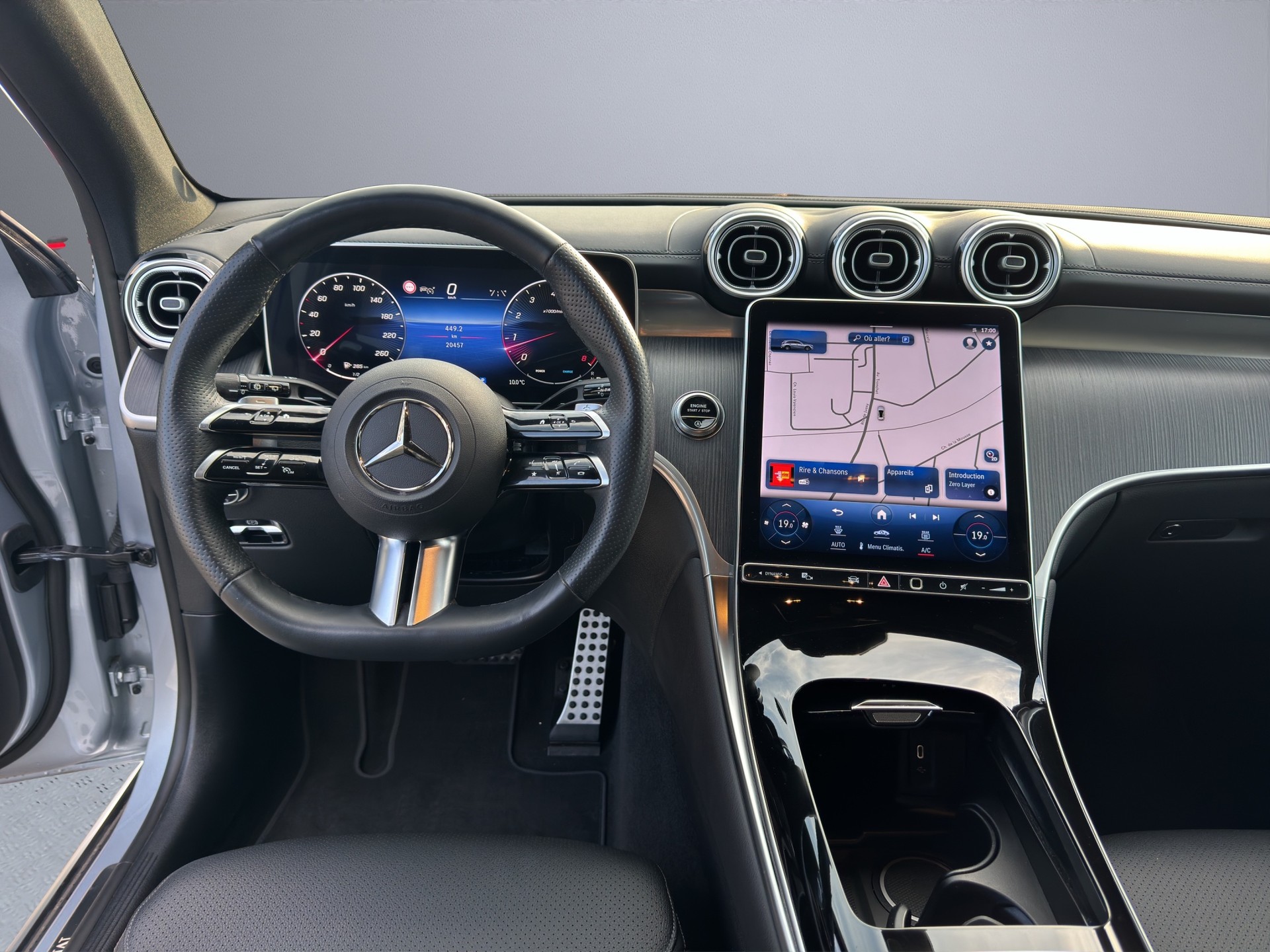 MERCEDES-BENZ GLC 300 4Matic AMG Line 9G-Tronic-image-12