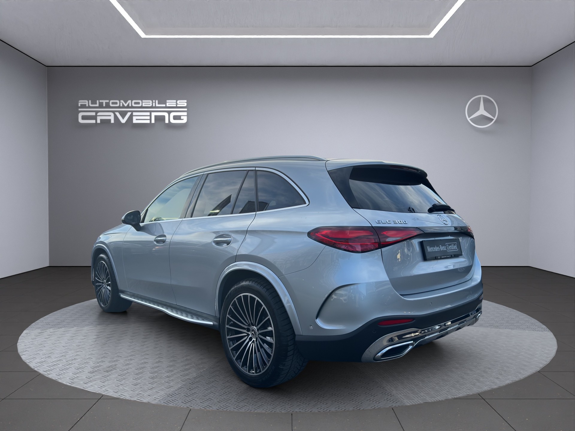 MERCEDES-BENZ GLC 300 4Matic AMG Line 9G-Tronic-image-2