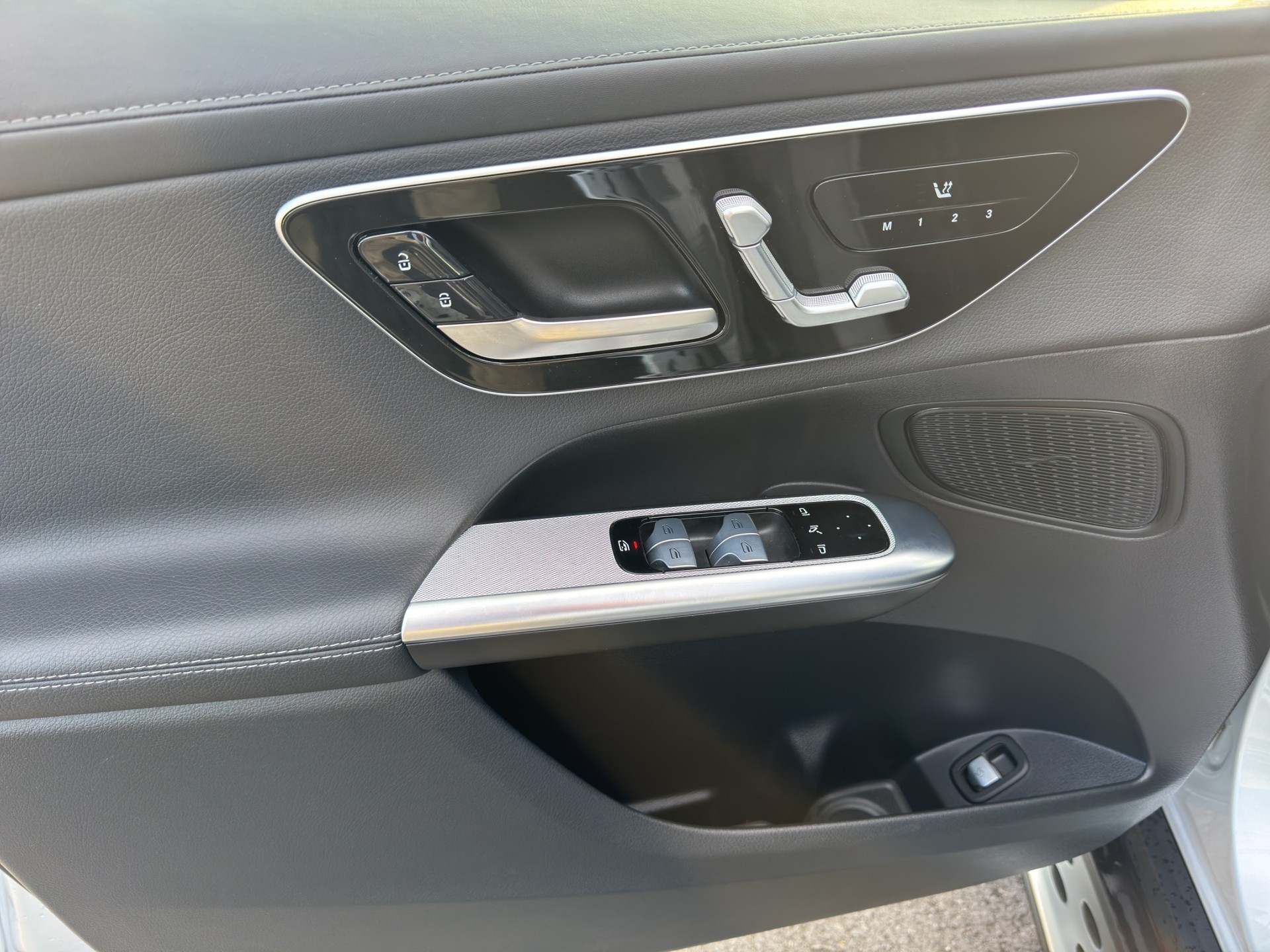 MERCEDES-BENZ GLC 300 4Matic AMG Line 9G-Tronic-image-9