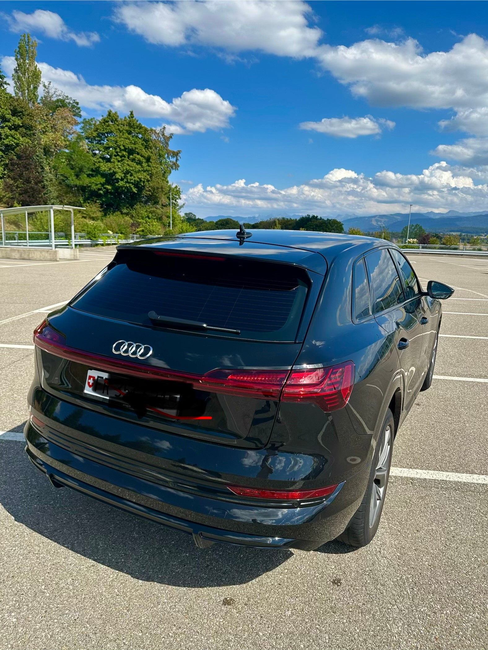 AUDI E-Tron 50 S Line Attraction quattro **LEASING POSSIBLE**-image-1