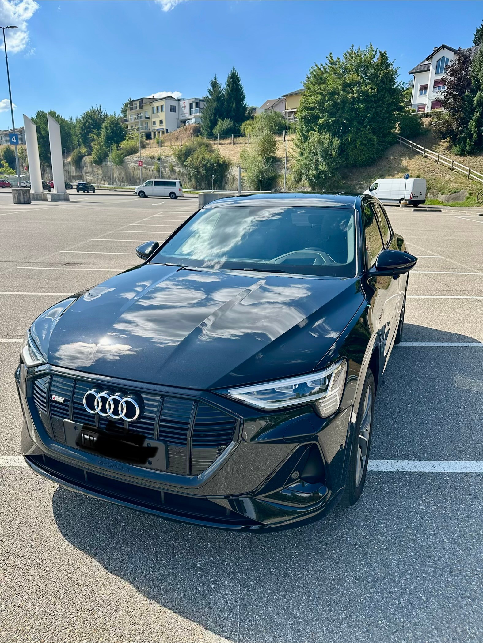 AUDI E-Tron 50 S Line Attraction quattro **LEASING POSSIBLE**-image-0