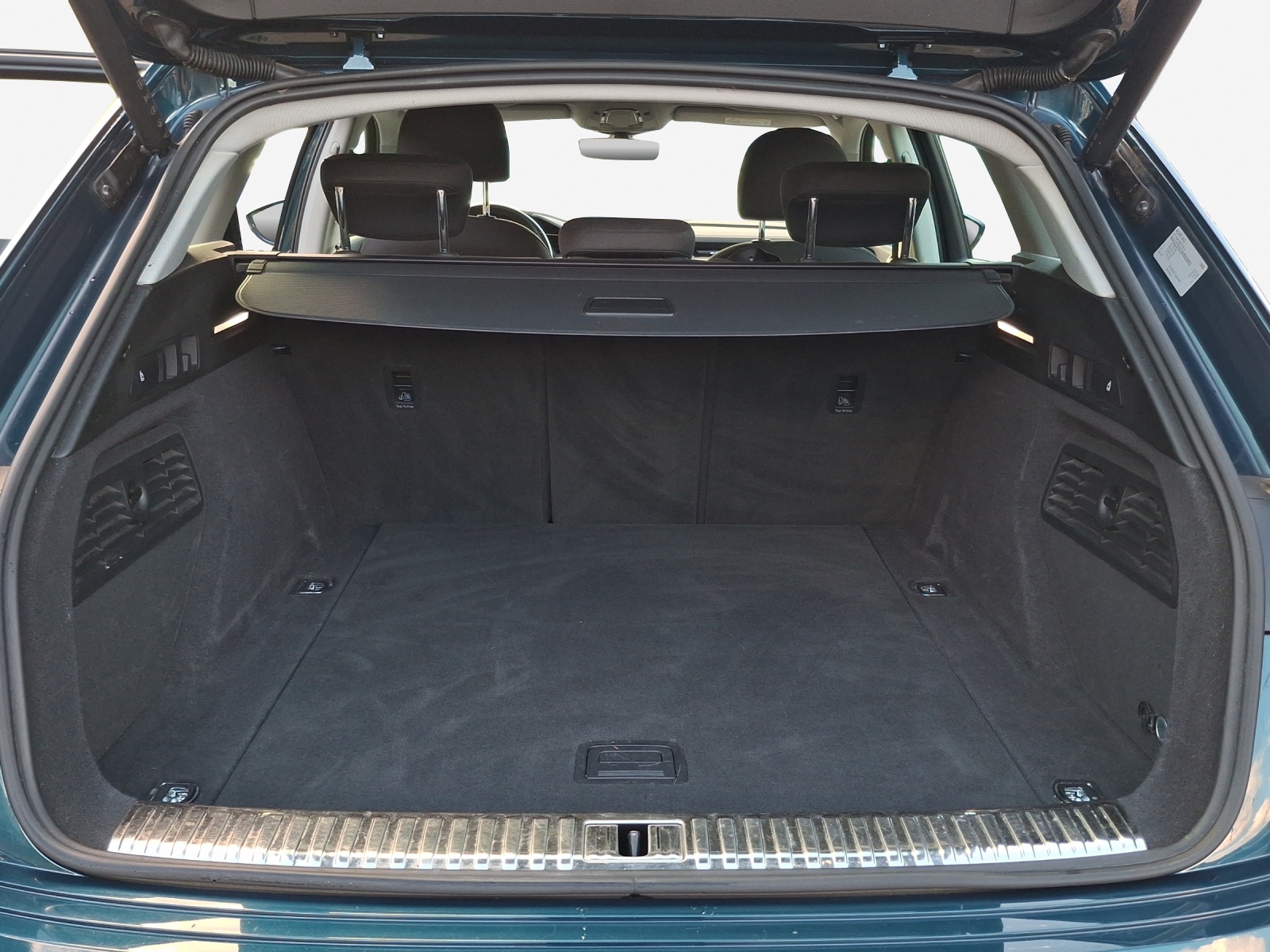 AUDI e-tron 55 quattro-image-12