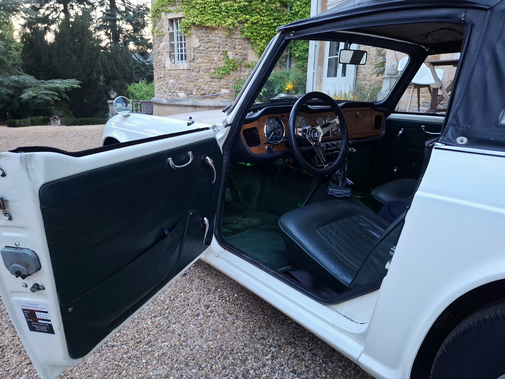 TRIUMPH TR4-image-2