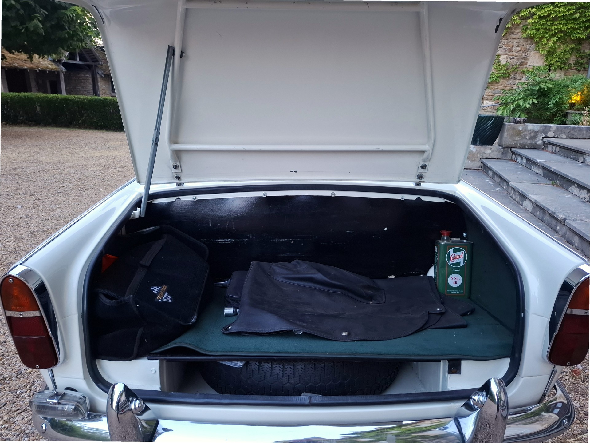 TRIUMPH TR4-image-4