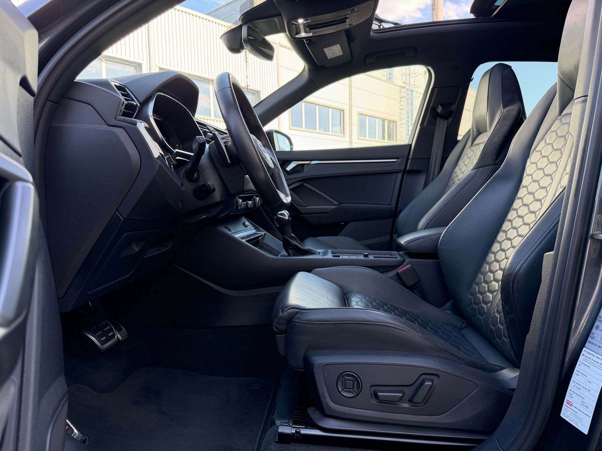 AUDI RS Q3 2.5 TFSI quattro S tronic – Garantie constructeur + Service jusqu'à 100'000 km-image-5