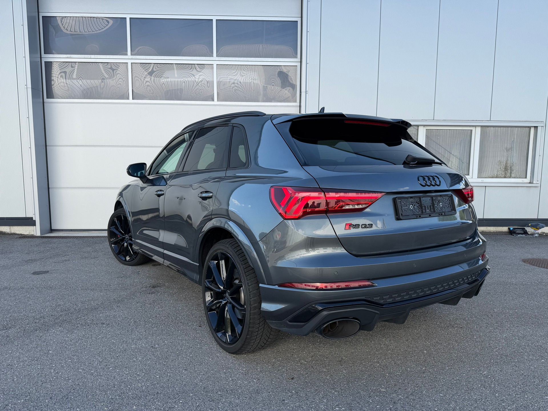 AUDI RS Q3 2.5 TFSI quattro S tronic – Garantie constructeur + Service jusqu'à 100'000 km-image-2