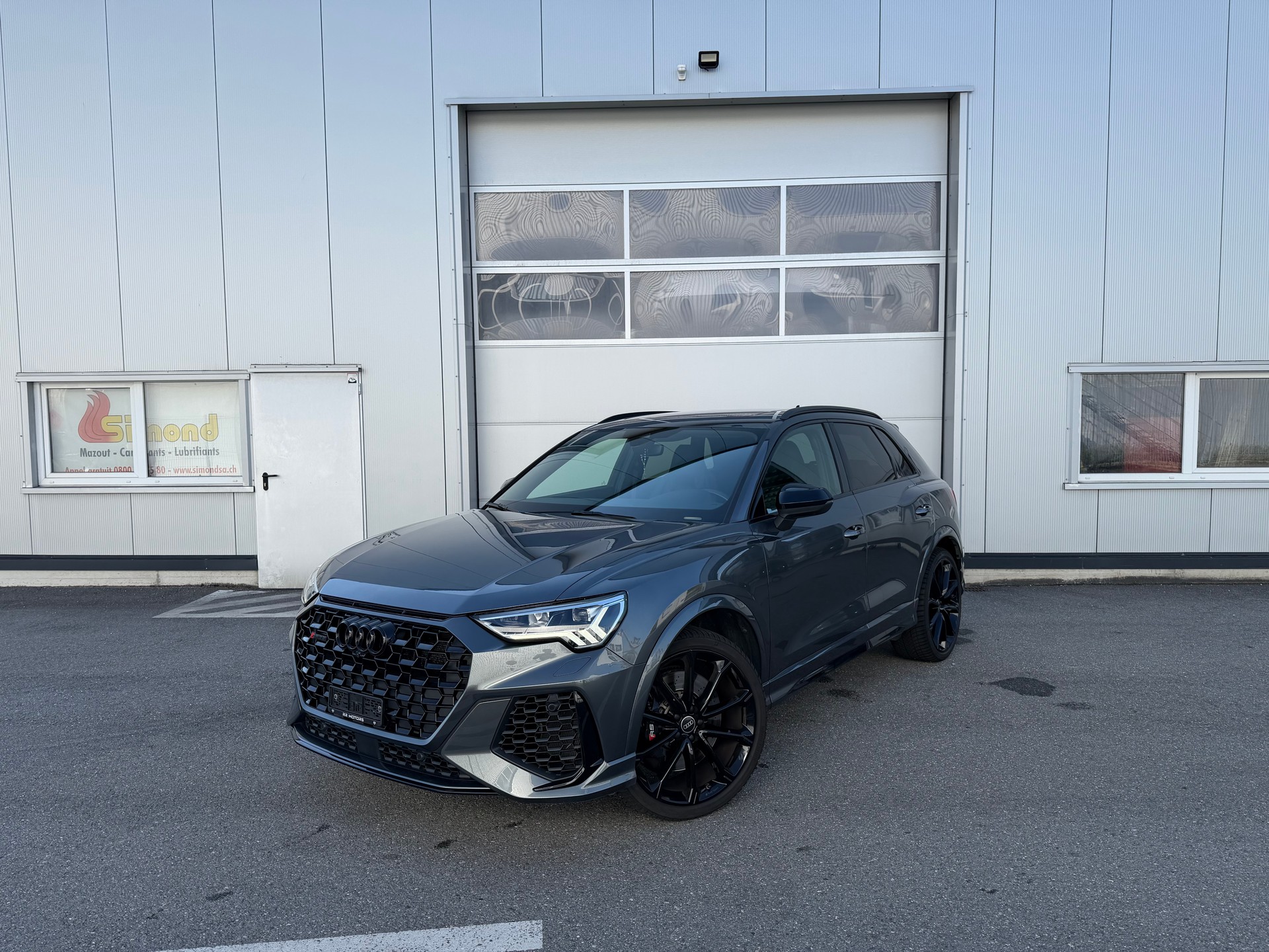 AUDI RS Q3 2.5 TFSI quattro S tronic – Garantie constructeur + Service jusqu'à 100'000 km-image-1