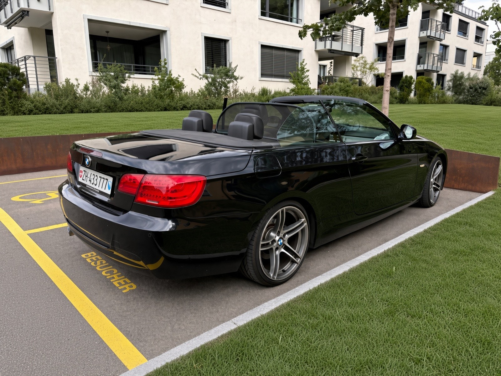 BMW 320i Cabrio-image-1