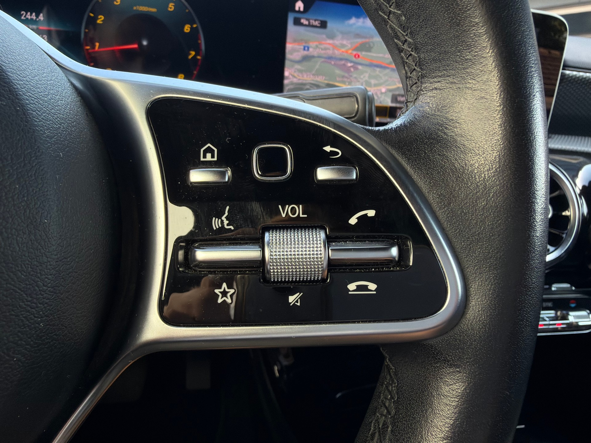 MERCEDES-BENZ A 180 Progressive 7G-DCT-image-21