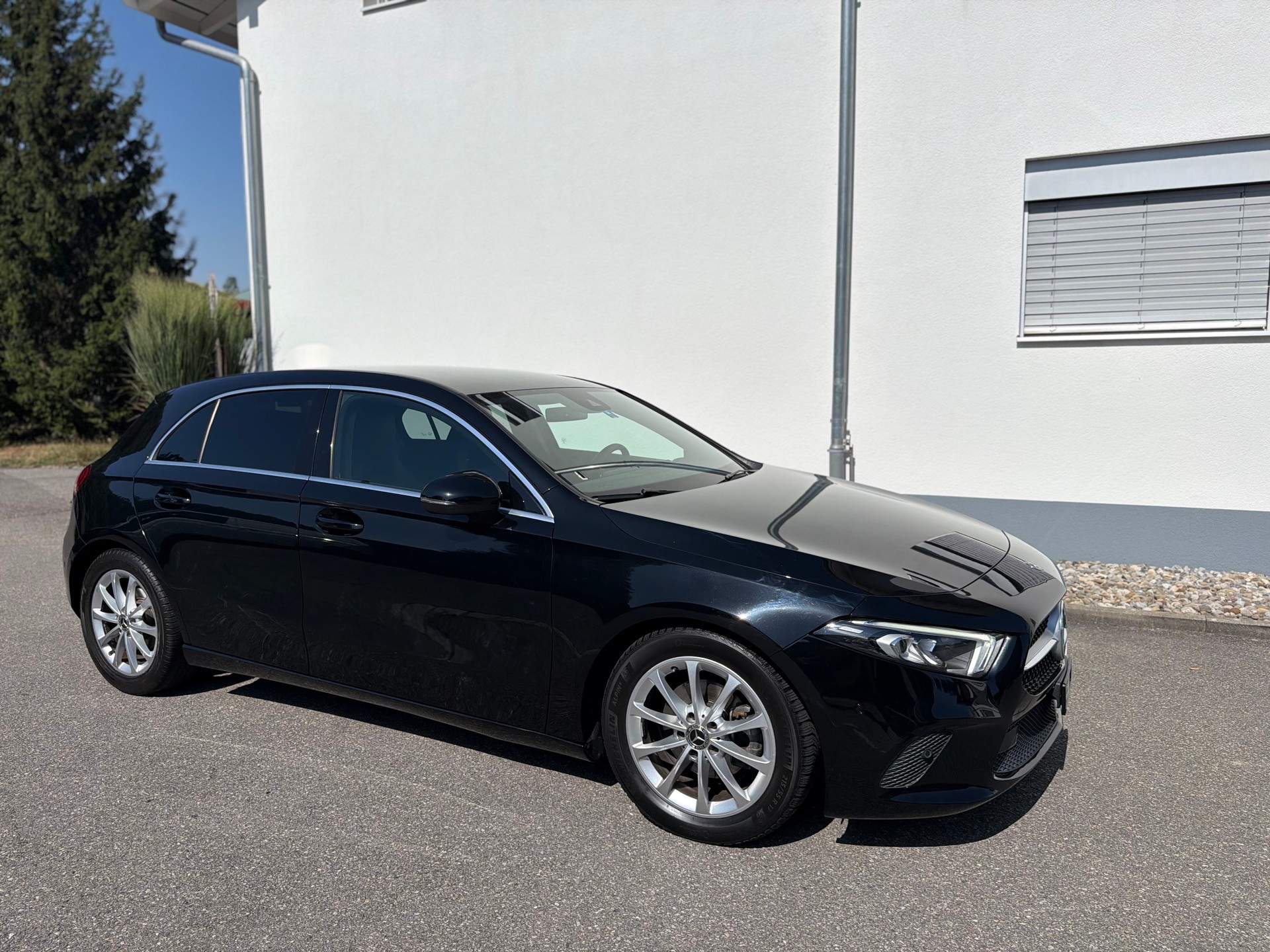 MERCEDES-BENZ A 180 Progressive 7G-DCT-image-3