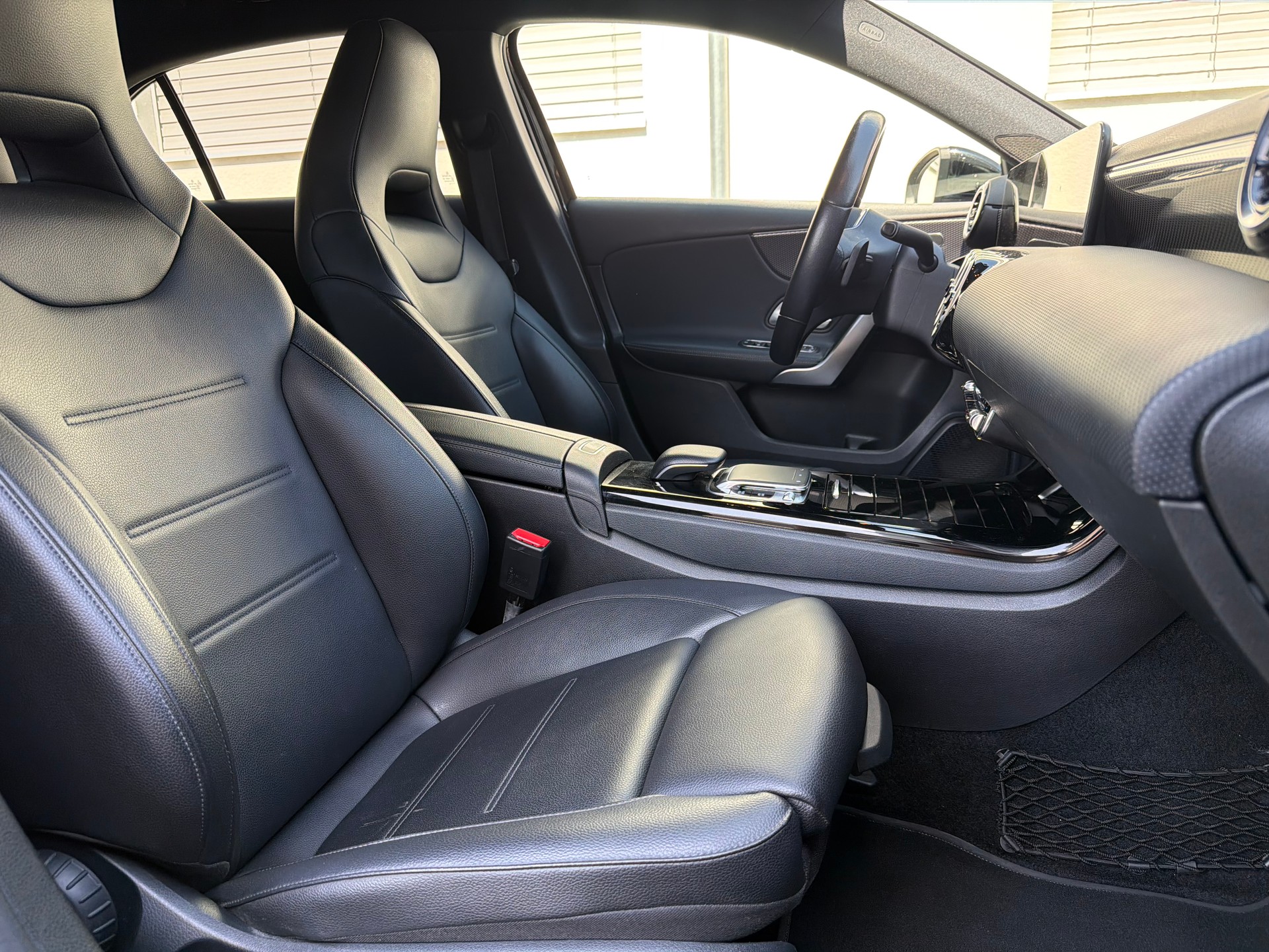 MERCEDES-BENZ A 180 Progressive 7G-DCT-image-16