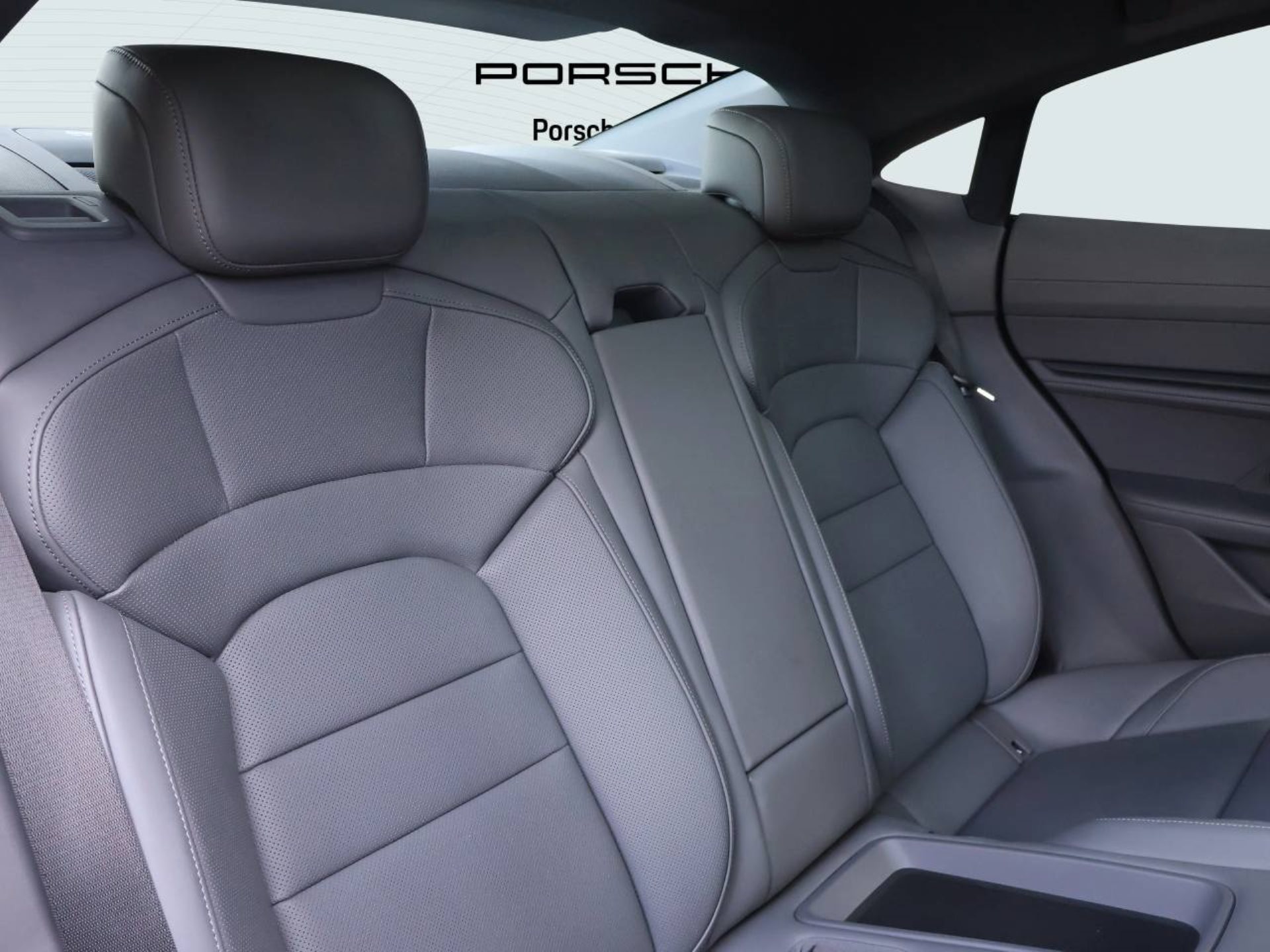PORSCHE Taycan 4S-image-15