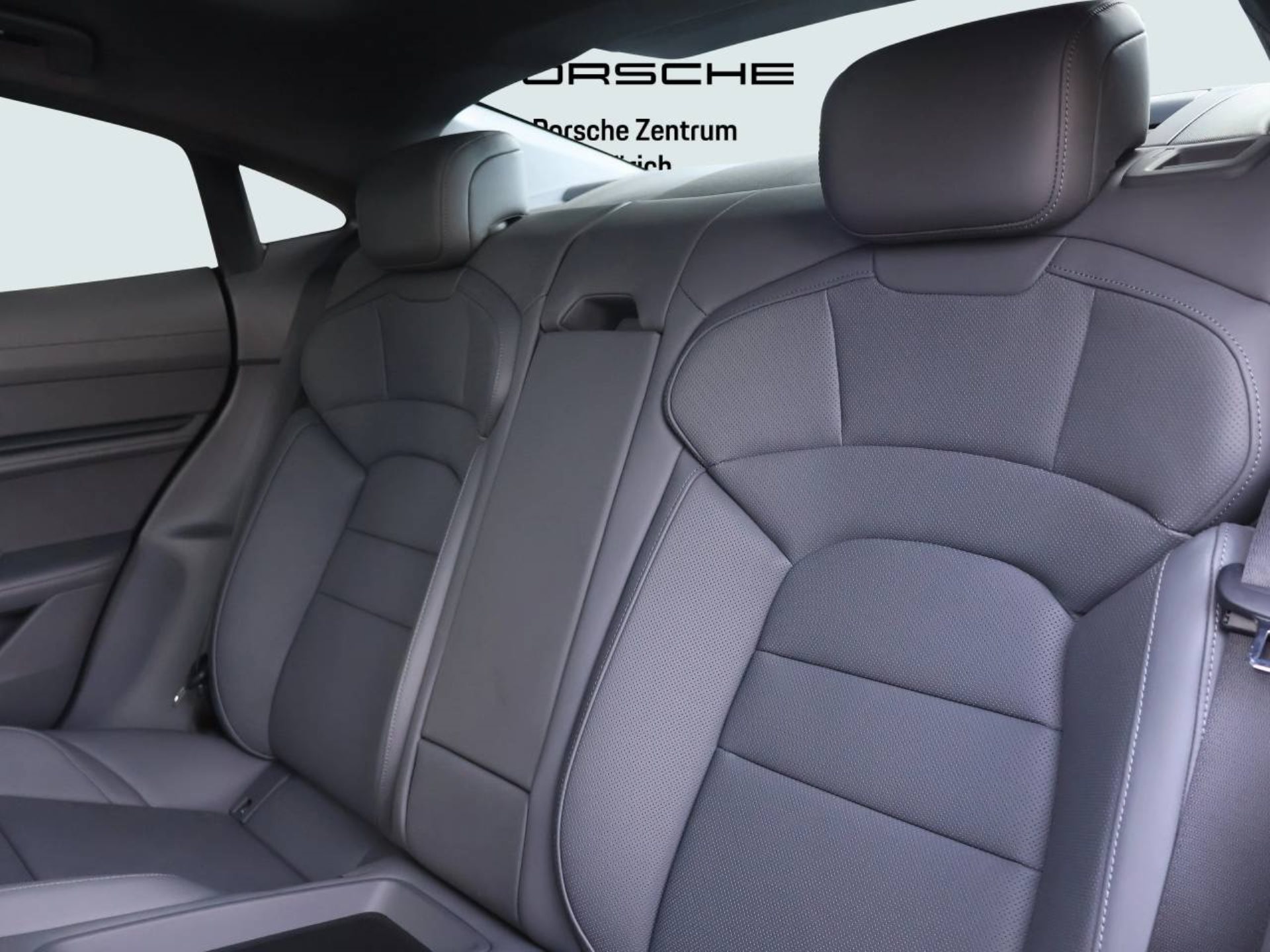 PORSCHE Taycan 4S-image-16