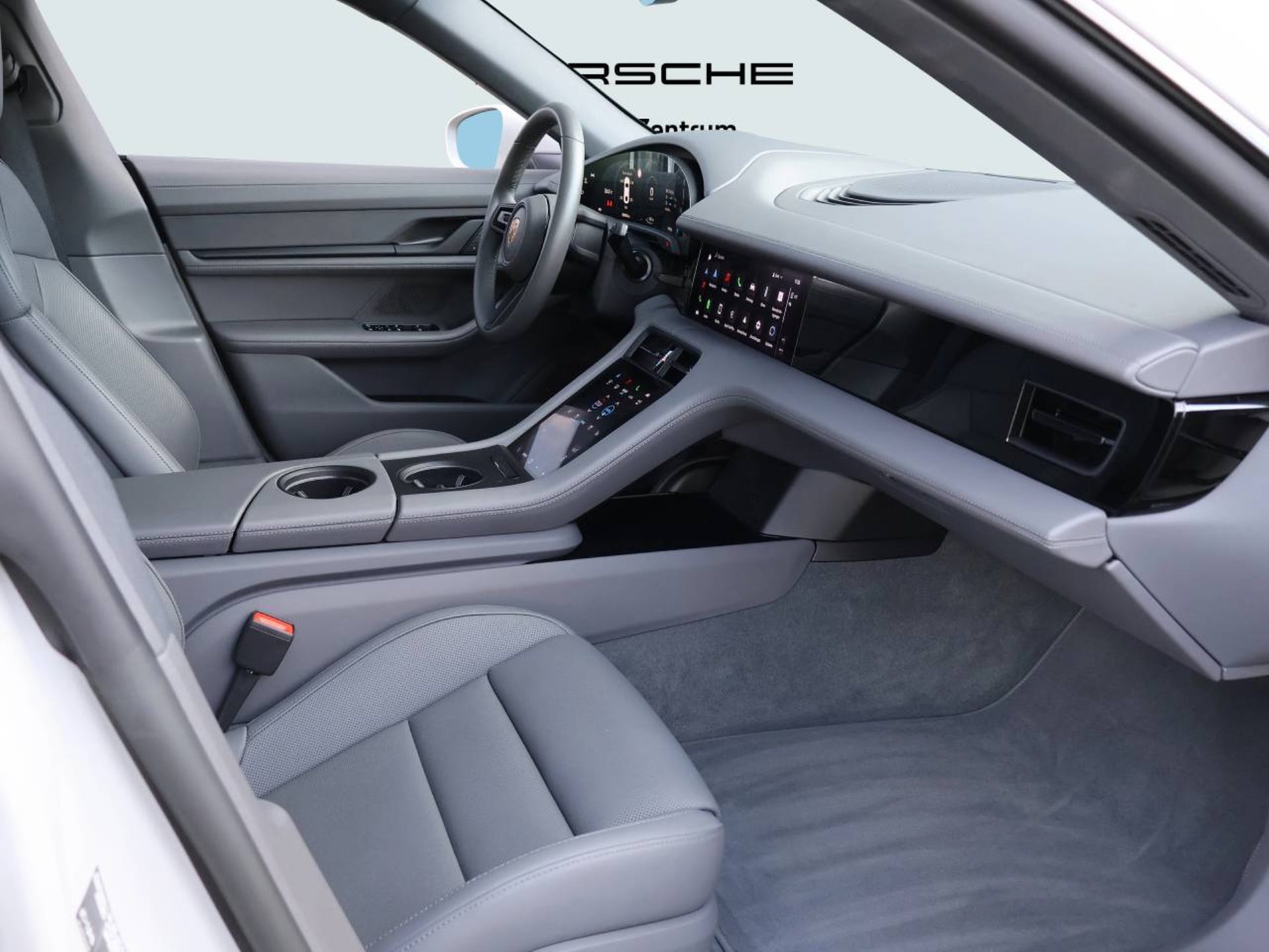 PORSCHE Taycan 4S-image-11