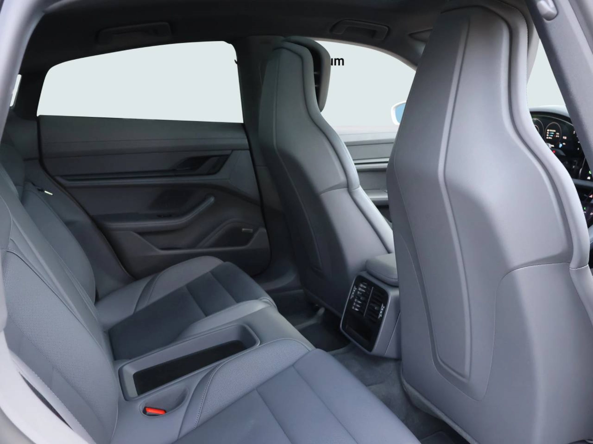 PORSCHE Taycan 4S-image-17