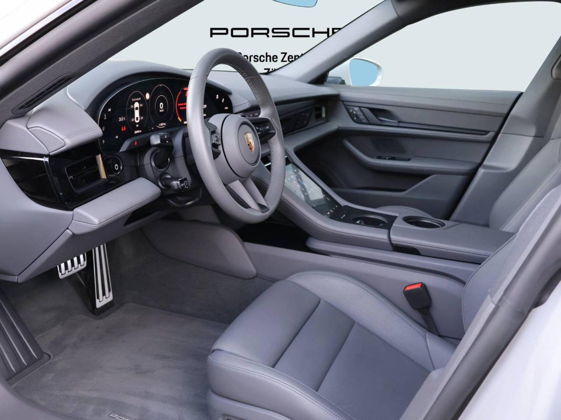 PORSCHE Taycan 4S-showroom-element-3