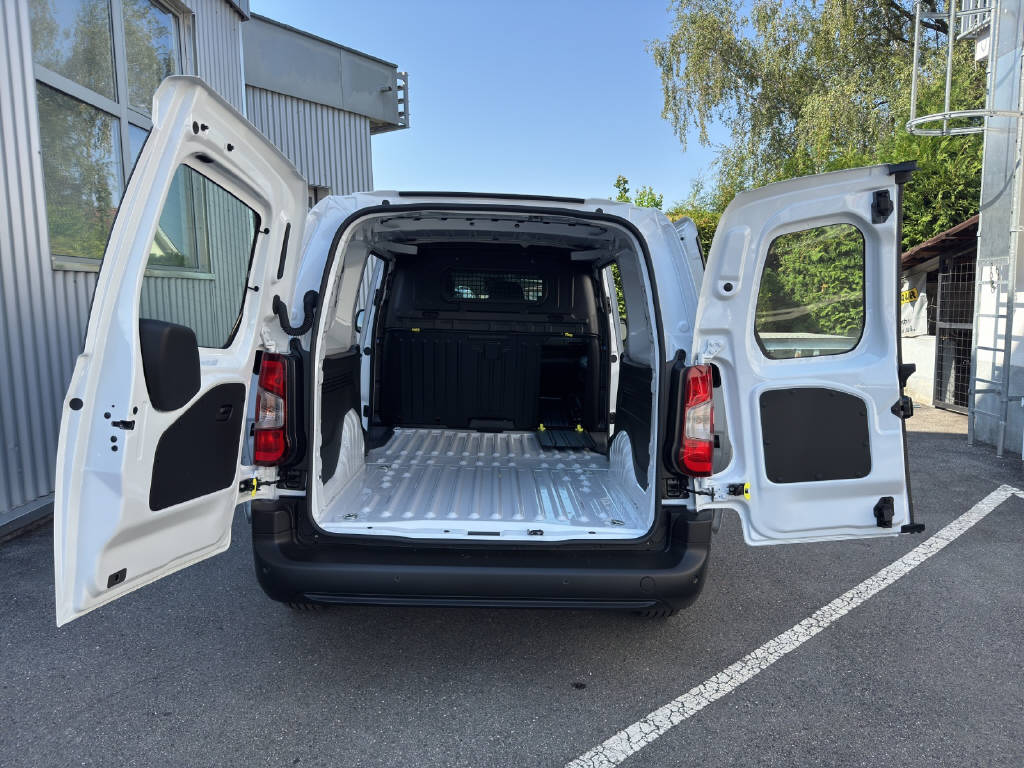 TOYOTA PROACE CITY Van L2 1.2 Active-image-4