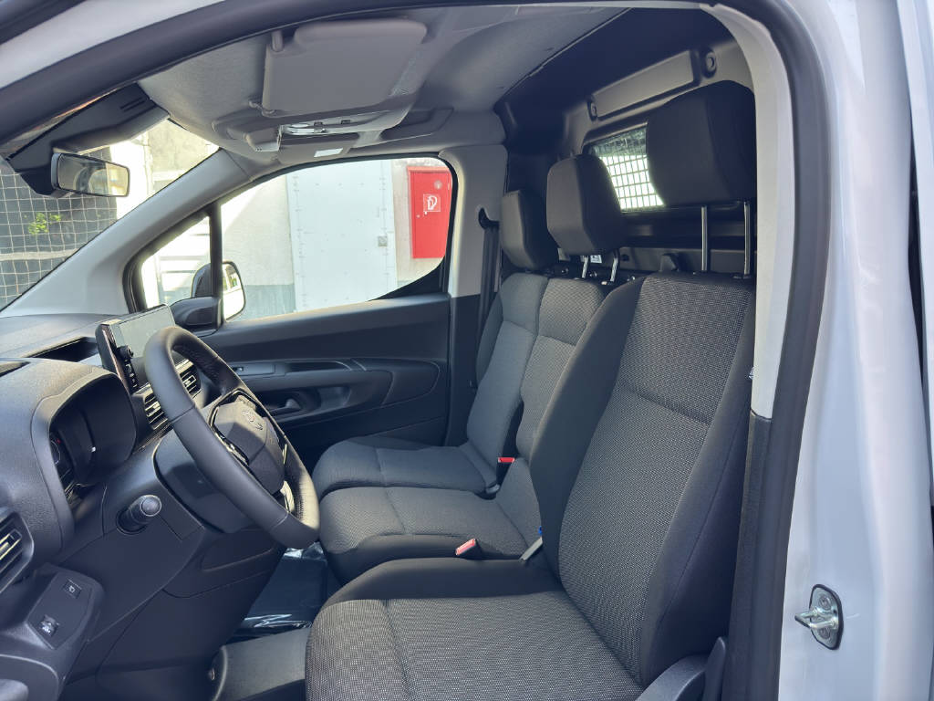 TOYOTA PROACE CITY Van L2 1.2 Active-image-10