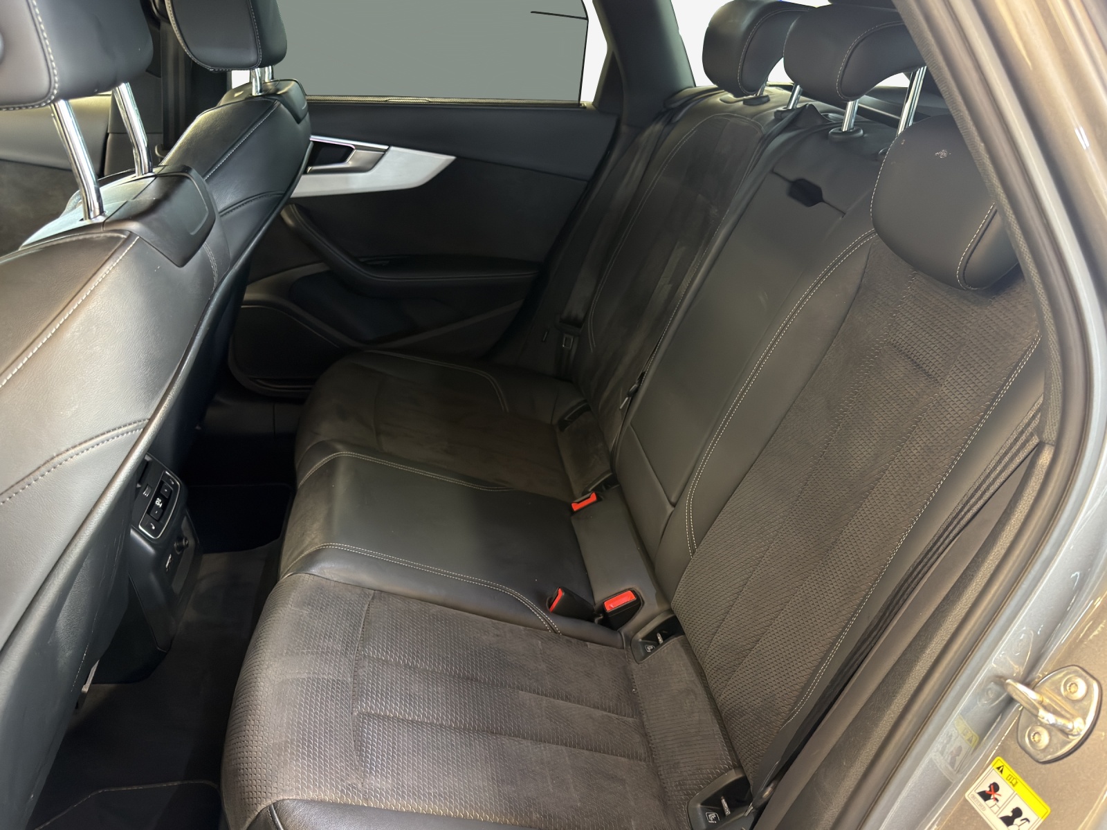 AUDI A4 Avant 40 TDI quattro S-tronic-image-11