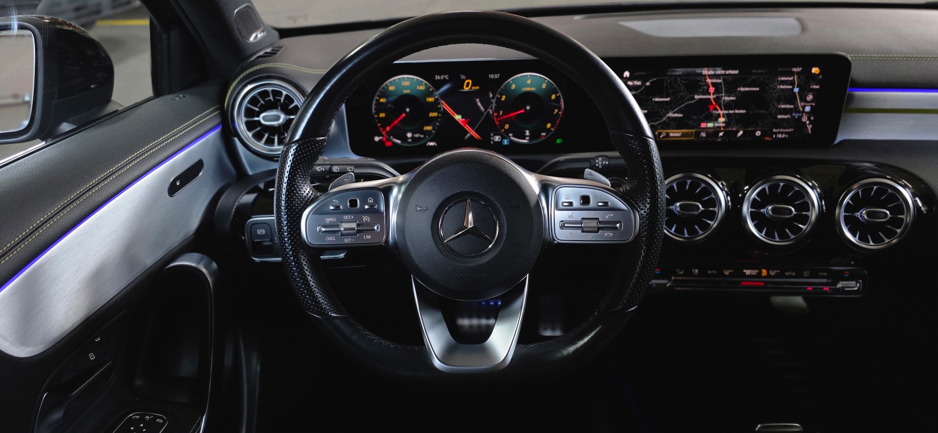 MERCEDES-BENZ A 250 AMG Line 7G-DCT *Edition One*-image-11