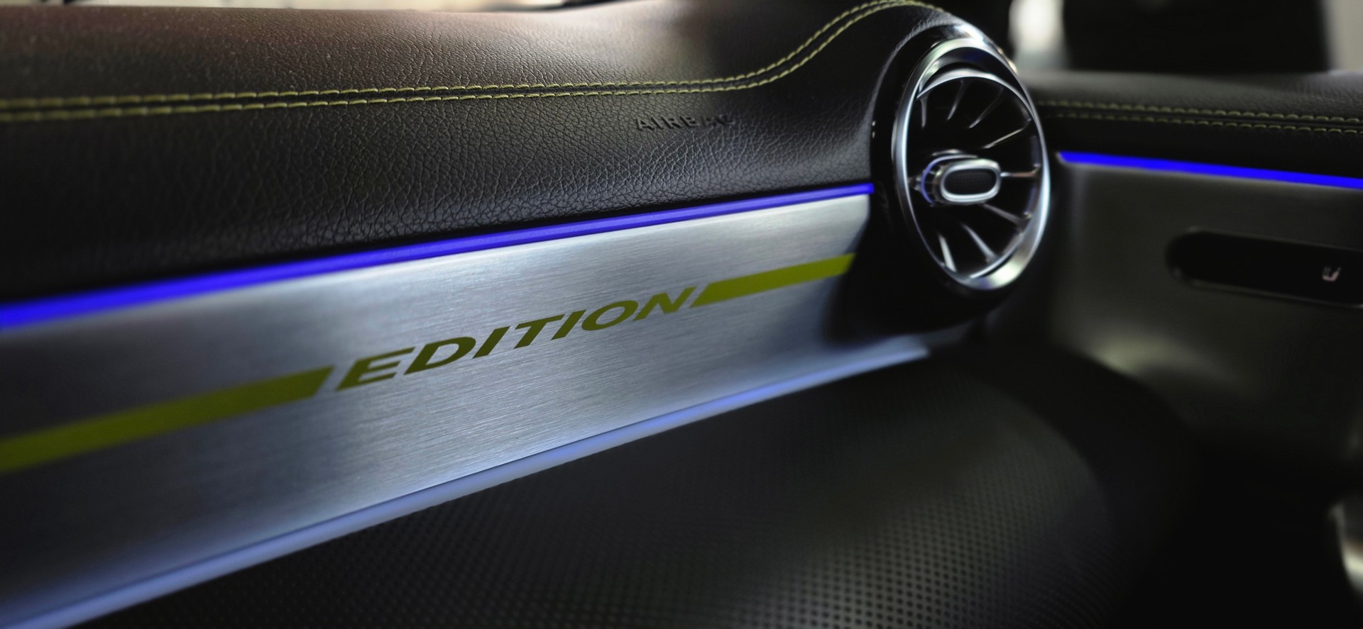 MERCEDES-BENZ A 250 AMG Line 7G-DCT *Edition One*-image-24