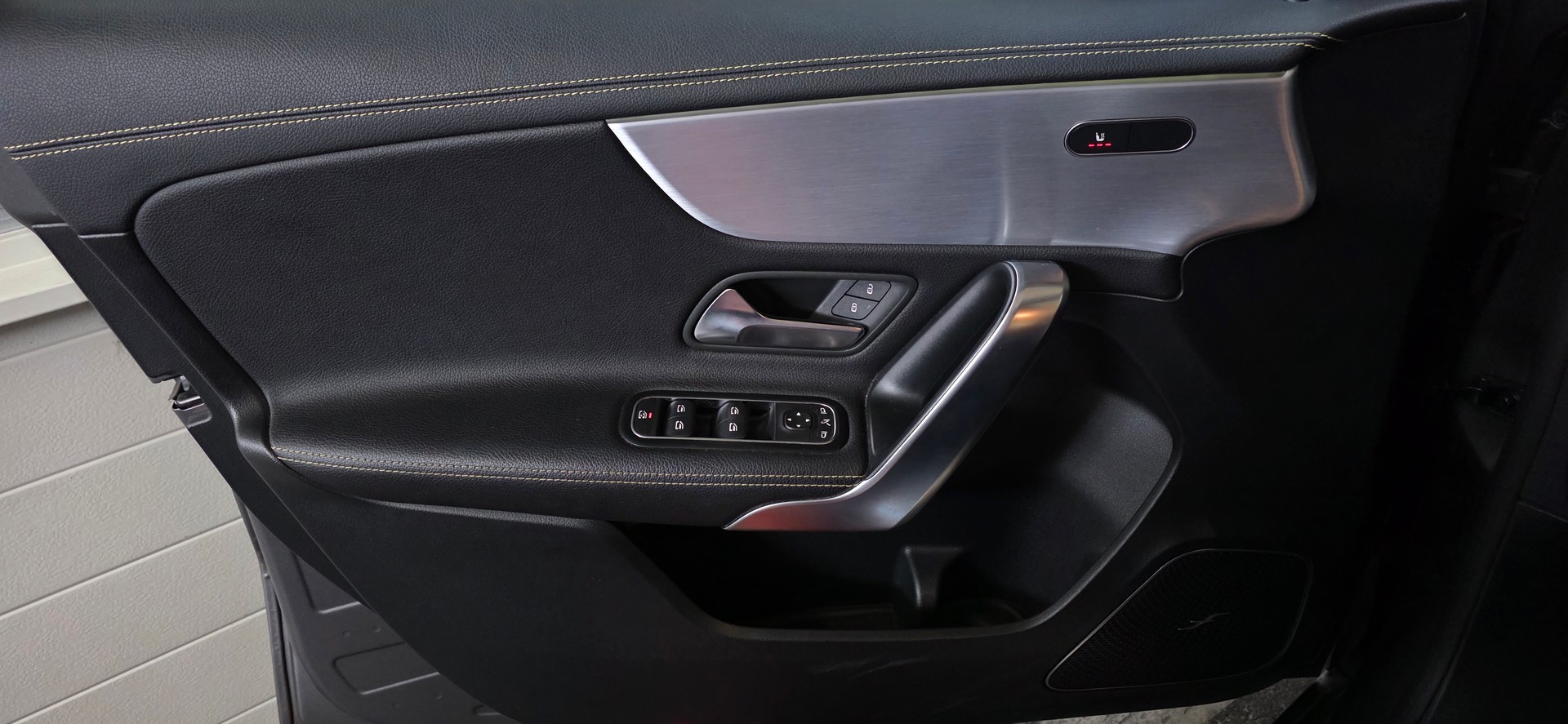MERCEDES-BENZ A 250 AMG Line 7G-DCT *Edition One*-image-16