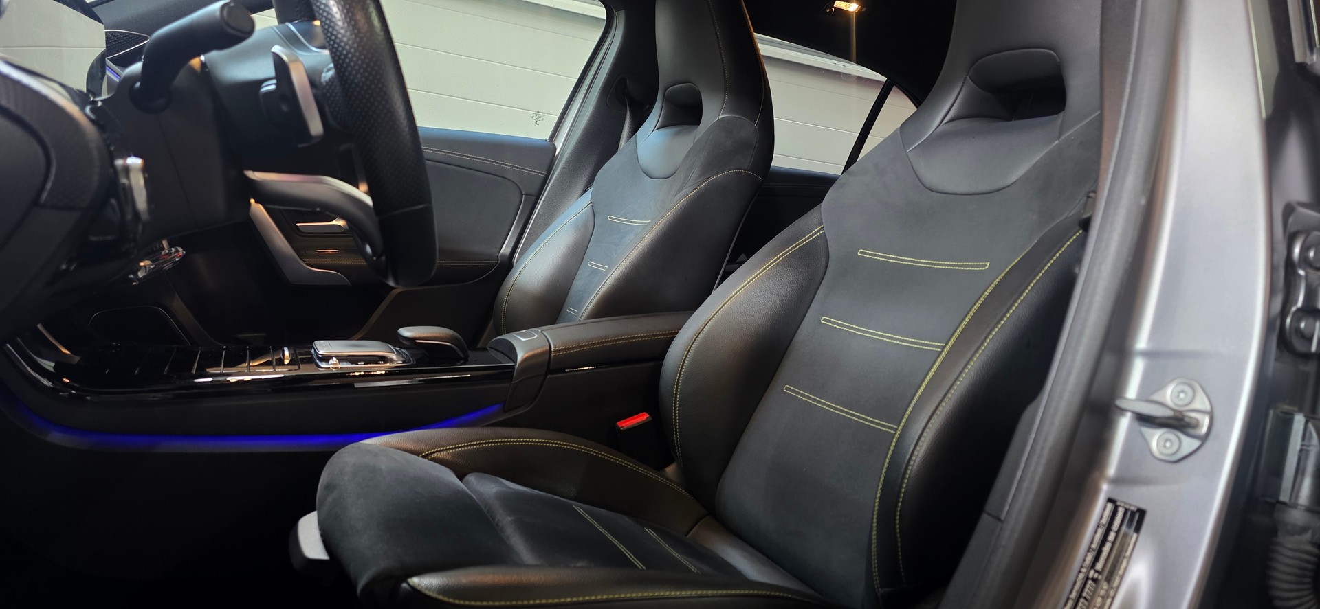 MERCEDES-BENZ A 250 AMG Line 7G-DCT *Edition One*-image-9