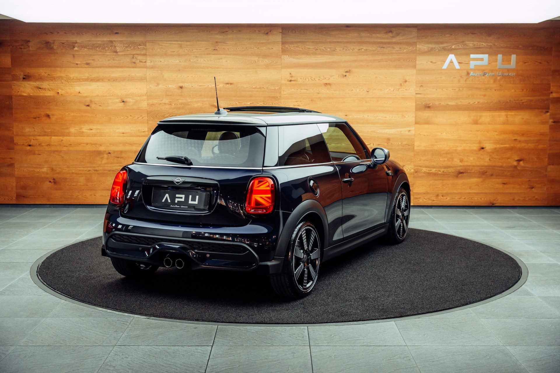 MINI Cooper S Enigmatic Black Metallic-image-1